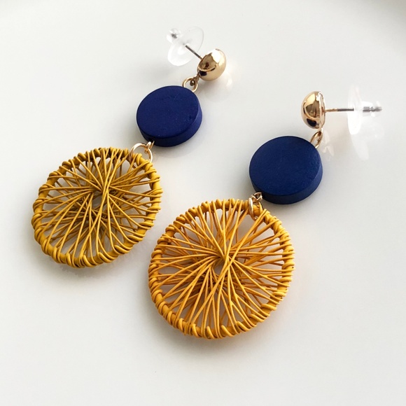 NEW "Yellowstone" Dreamcatcher Wooden Earrings - Picture 2 of 4